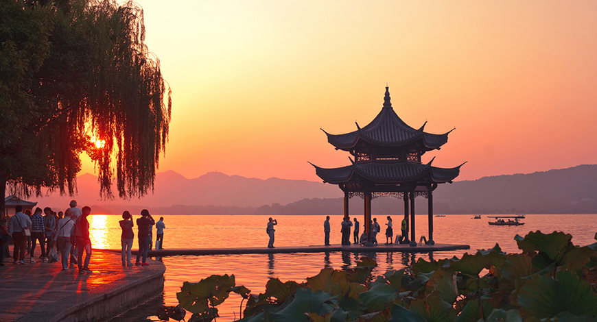 Пресноводное озеро Сиху в городе Ханчжоу